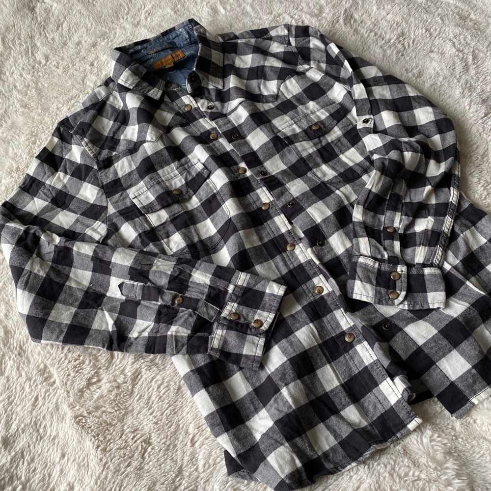 Plaid button up longsleeve shirt